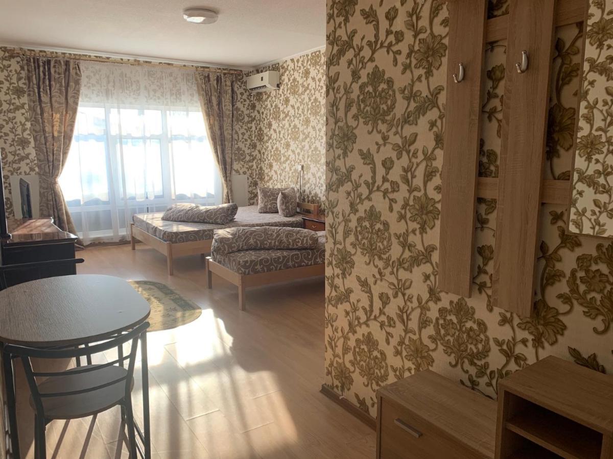 Hotel 4 Seasons Boryspilʼ Exterior foto