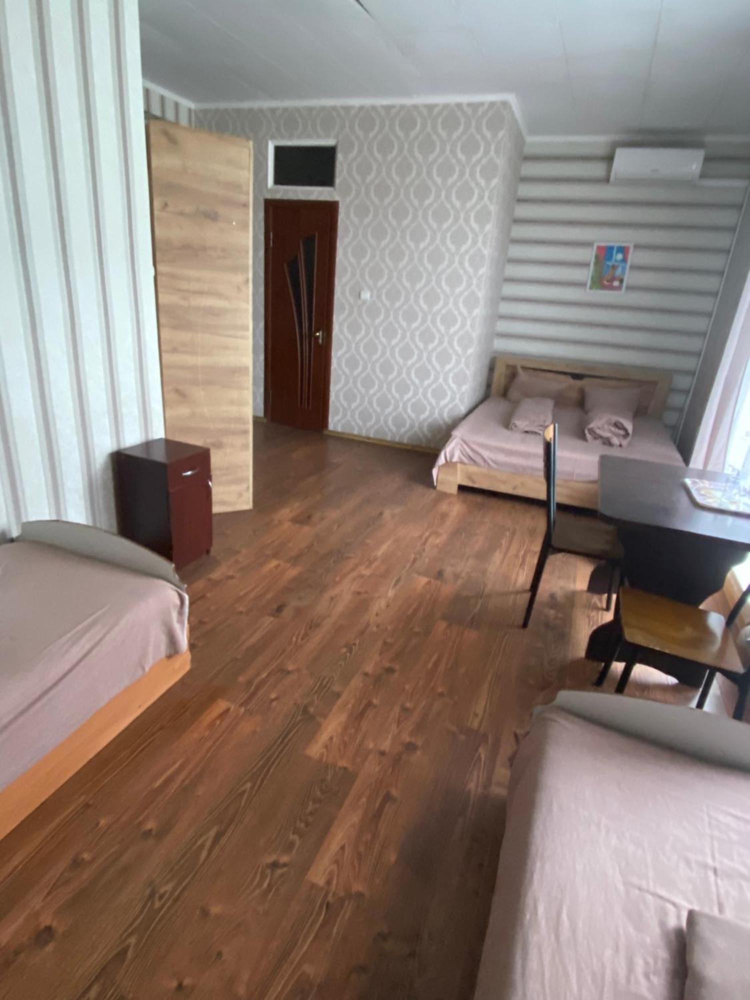 Hotel 4 Seasons Boryspilʼ Exterior foto